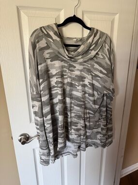 Lucky Brand Gray & White Camo Sweatshirt